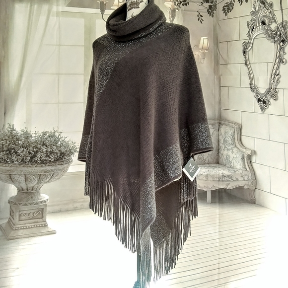 Echo Accessories - NWT | ECHO - NEW YORK Super Soft Fringed Poncho